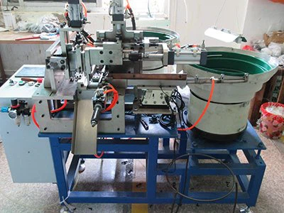 Automatic installation machine Automatic installation machine